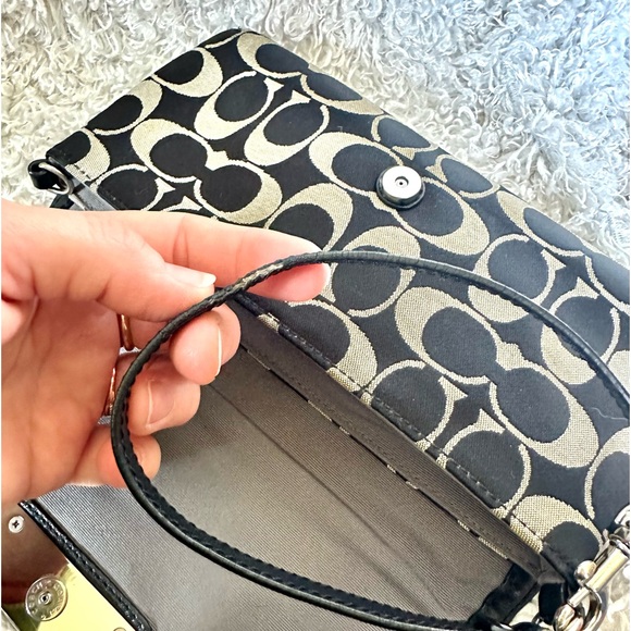 Coach Signature C Clutch/Large Wristlet - Picture 6 of 13